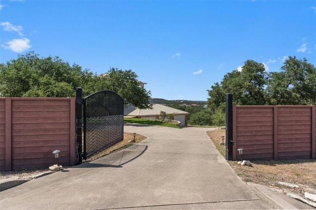 Foto del edificio - 4922 Hidden Creek Ln