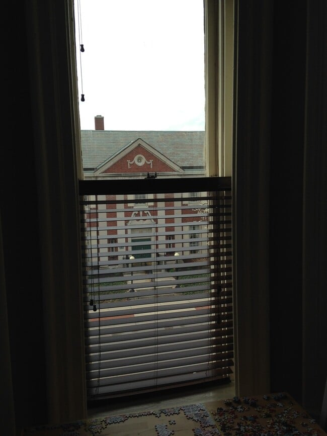 Building Photo - Historic upstairs 1 Bedroom 1 Bath apt