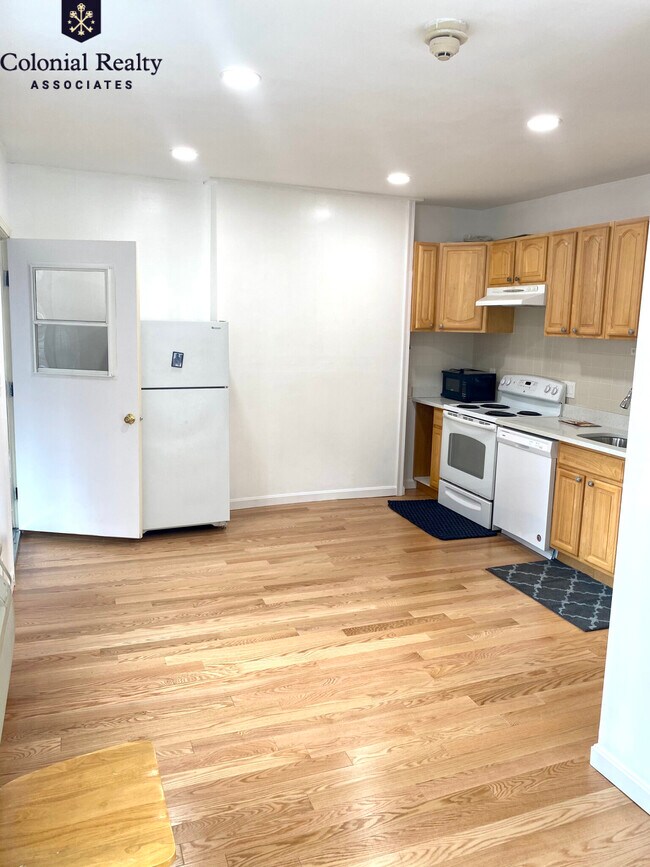 Building Photo - 72 Tyler St