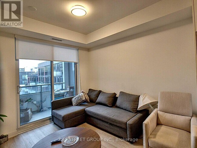 Photo du bâtiment - 576 Front St W