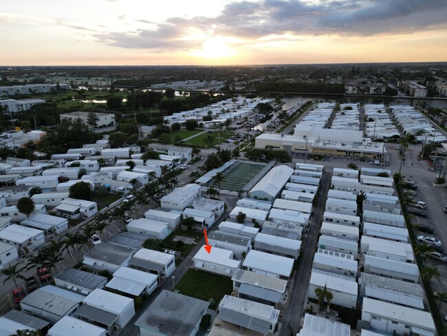 Building Photo - 21 Hibiscus Dr