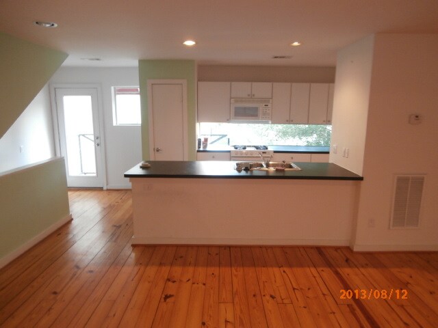 Primary Photo - 6143 Gehring St