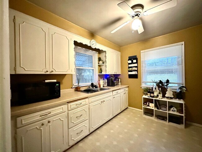 Foto del edificio - Available August!  Cozy 2 Bedroom, 2 Bathr...