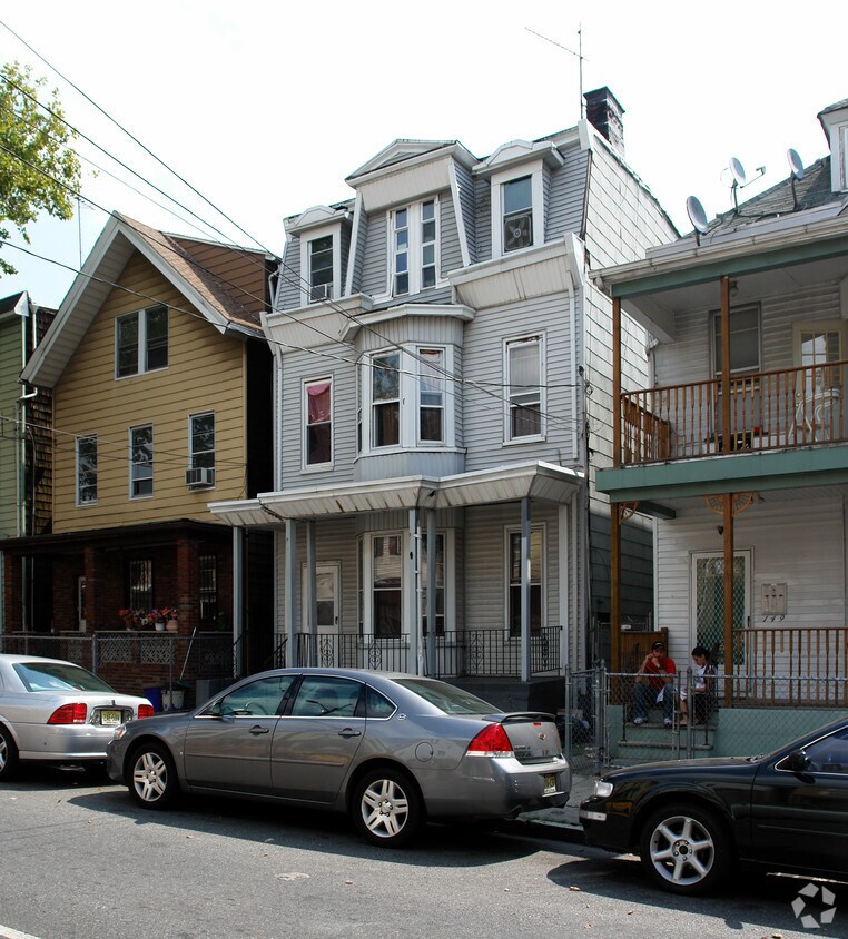 Primary Photo - 151 Garside St