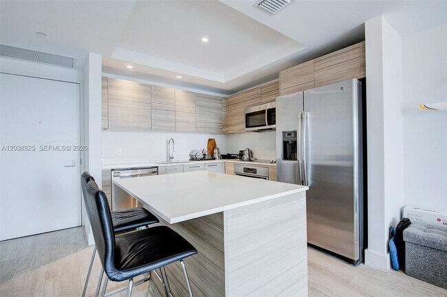 Foto del edificio - 121 NE 34th St