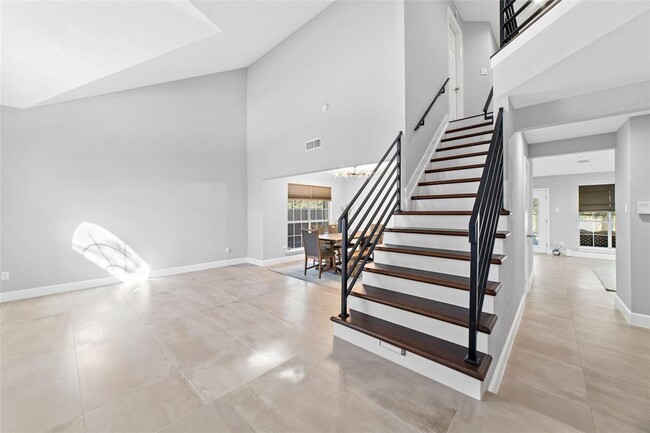 Building Photo - 183 N Village Knoll Cir