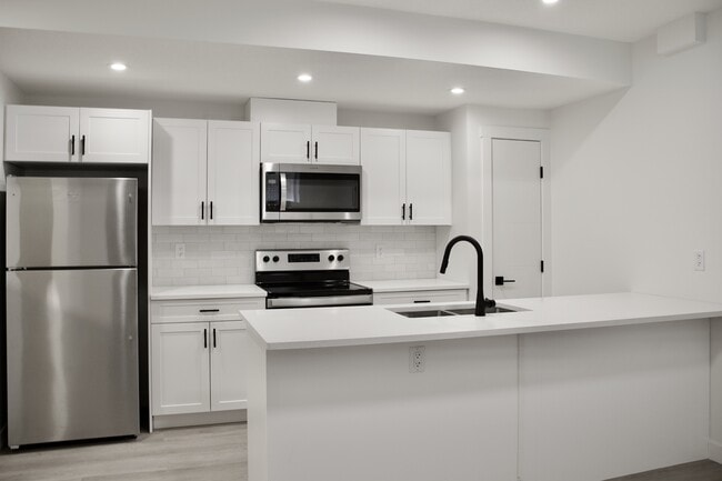 Building Photo - 10545 126 St NW