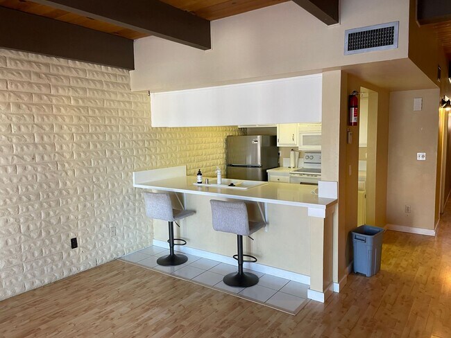 Foto del edificio - BOAT DOCK!  UNFURNISHED Tahoe Keys condo --   12 month lease