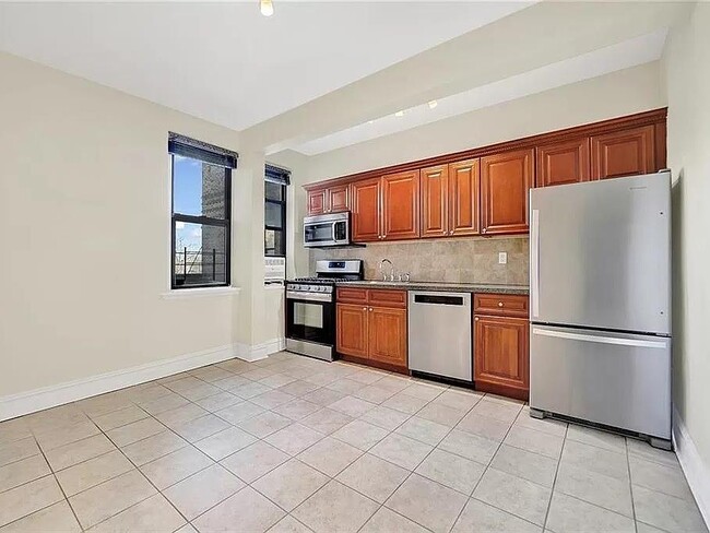 Foto del edificio - 8020 4th Ave