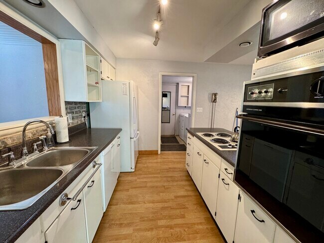 Foto del edificio - 1535 Monterey Ct