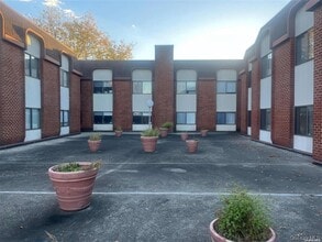 Building Photo - 140 McGlynn Pl