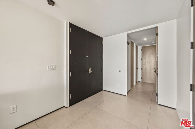 Foto del edificio - 10350 Wilshire Blvd