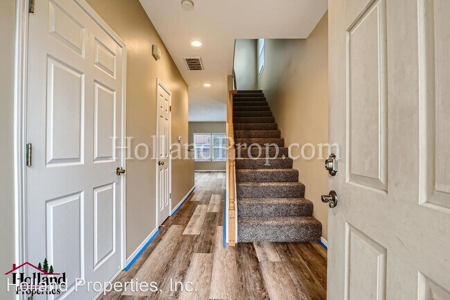 Building Photo - 3 br, 2.5 bath House - 3186 NE 13th Pl