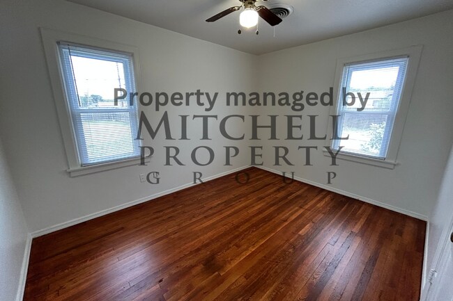 Building Photo - Welcome to 4017 S. Hughes! 2 bedroom 1 Bat...