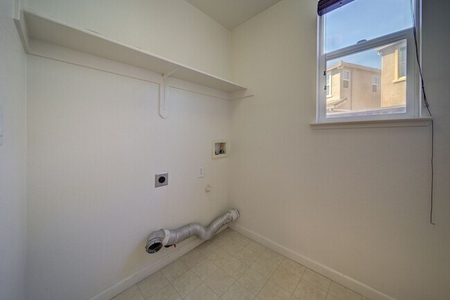 Foto del edificio - Beautiful 3 Bed/2.5 Bath 2- Story Home