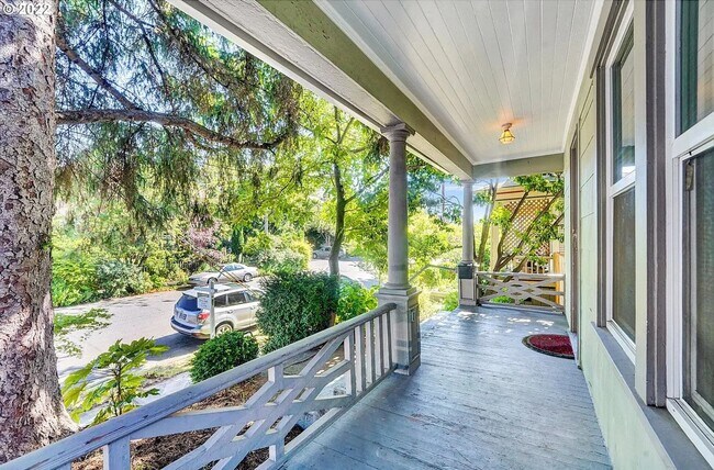 Building Photo - 104 NE Hancock Street ~ Charming Tri-Level...