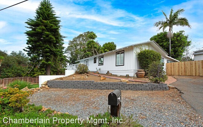 Foto del edificio - 2 br, 2 bath House - 2424 Dunstan