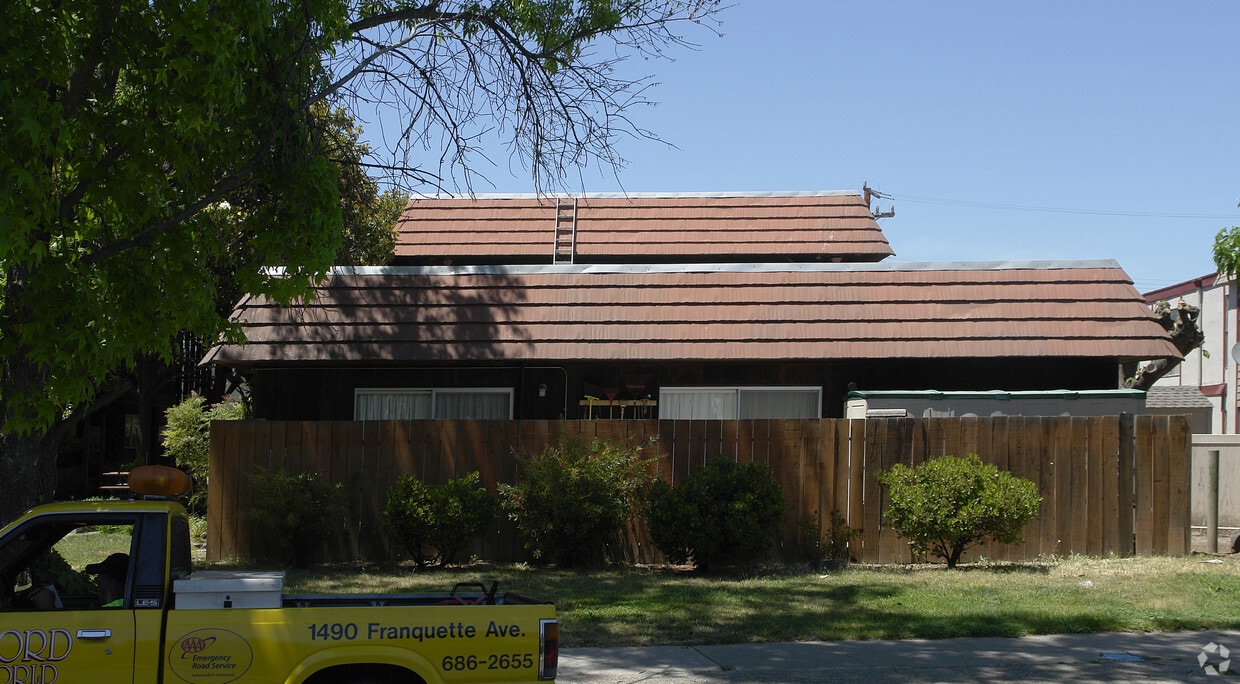 Building Photo - 2021 Sierra Rd
