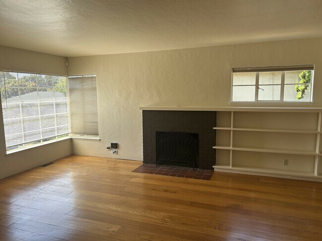 Building Photo - 4455 Anderson Ave