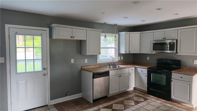 Building Photo - 7337 Hilmar Dr