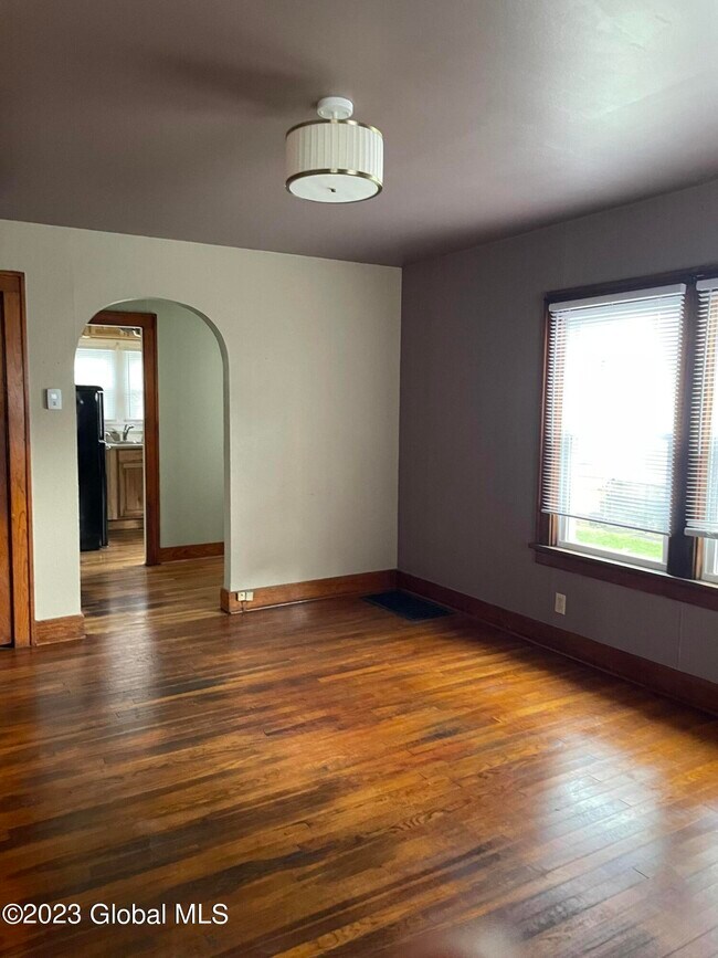 Building Photo - 3 Almond St