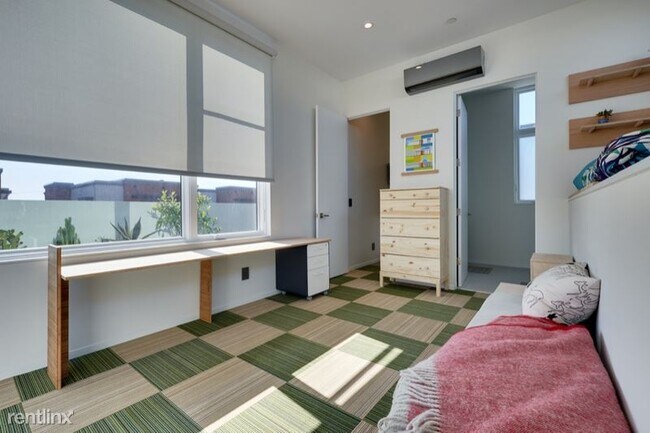 Building Photo - Studio, 1 bath Condo - 1160 66th Street