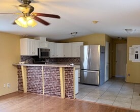 Building Photo - 498 Yolanda St