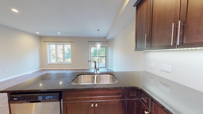 Building Photo - SPACIOUS 3BEDROOM CONDO TOWNHOME IN NORTH ...
