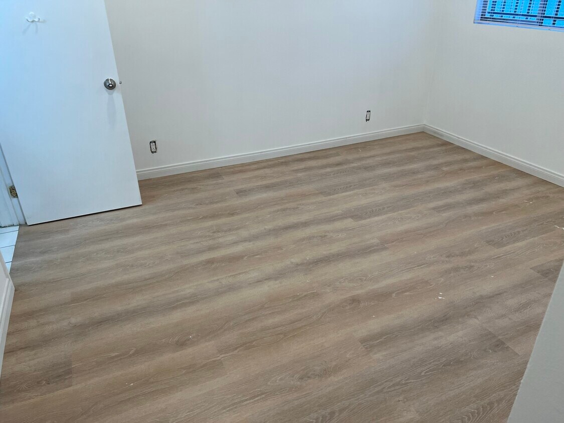 Foto del edificio - 10650 Eastborne Ave