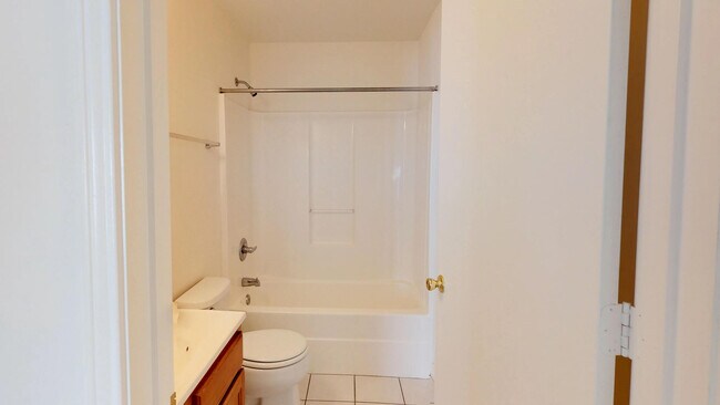 Building Photo - 896 Silverwood
