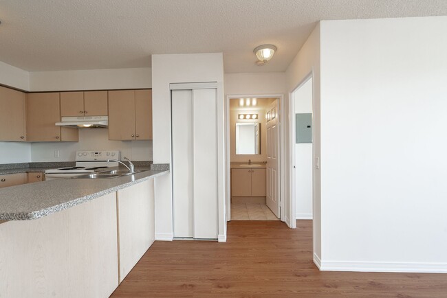 Building Photo - 333 Sidney Belsey Crescent