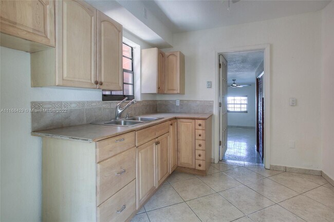 Building Photo - 2424 SW 21st Terrace