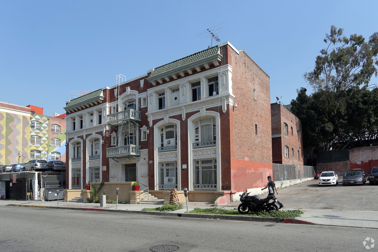 Primary Photo - Coronado Apartments