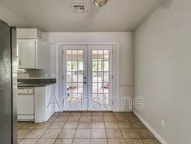 Foto del edificio - 3217 Overland Dr