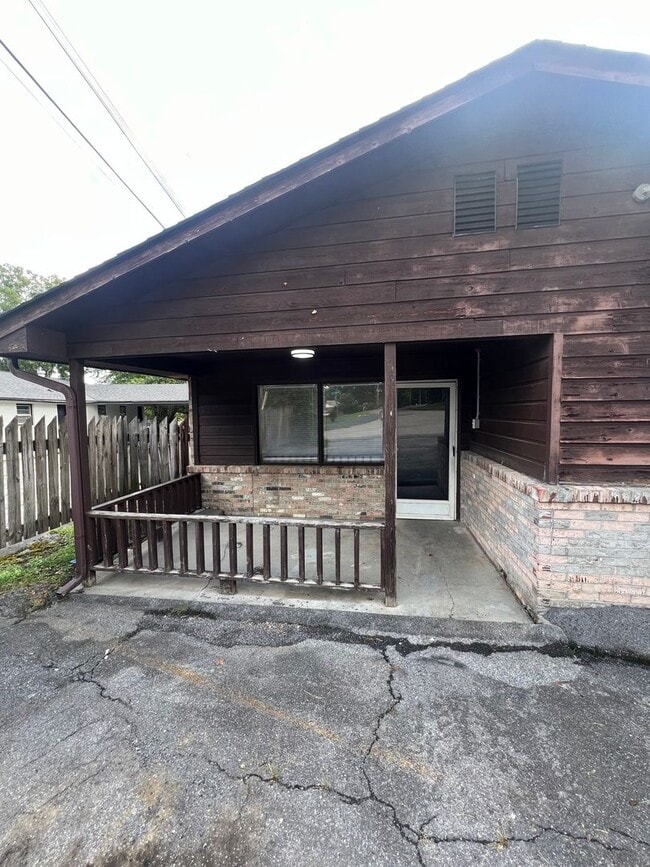 Building Photo - 134 Cedar Point Rd