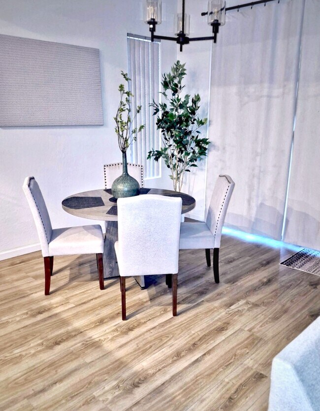 Foto del edificio - 719 S Longmore St