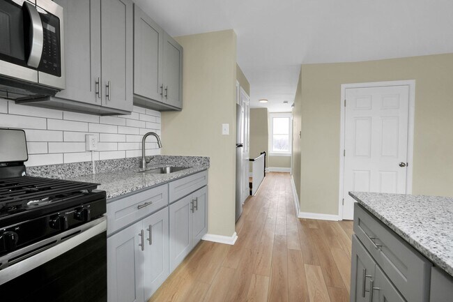 Foto del edificio - Fully renovated, 1b/1b w/onsite W/D- in Ph...