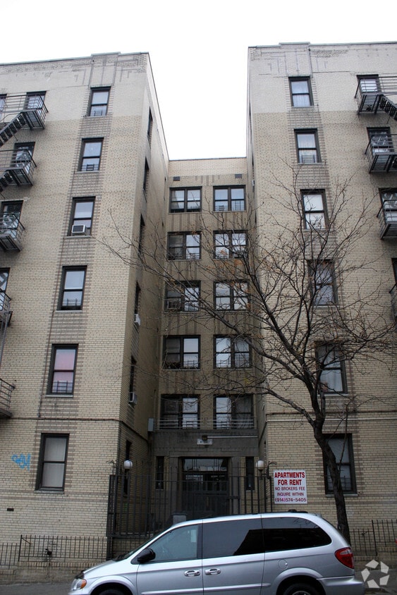 Entrance - 5 E 196th St