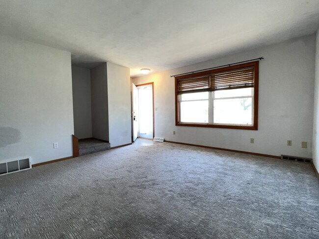 Foto del edificio - 3745 Hillcrest Rd