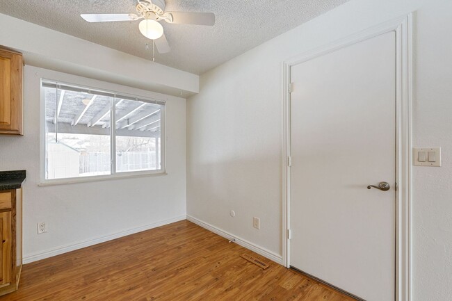 Building Photo - 3 bedroom, 2 bath home. New Carpet, New Pa...