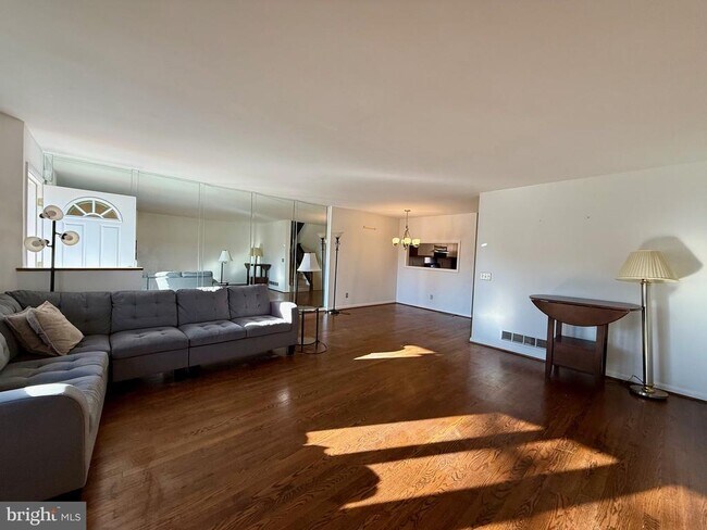 Foto del edificio - 28 Servan Ct