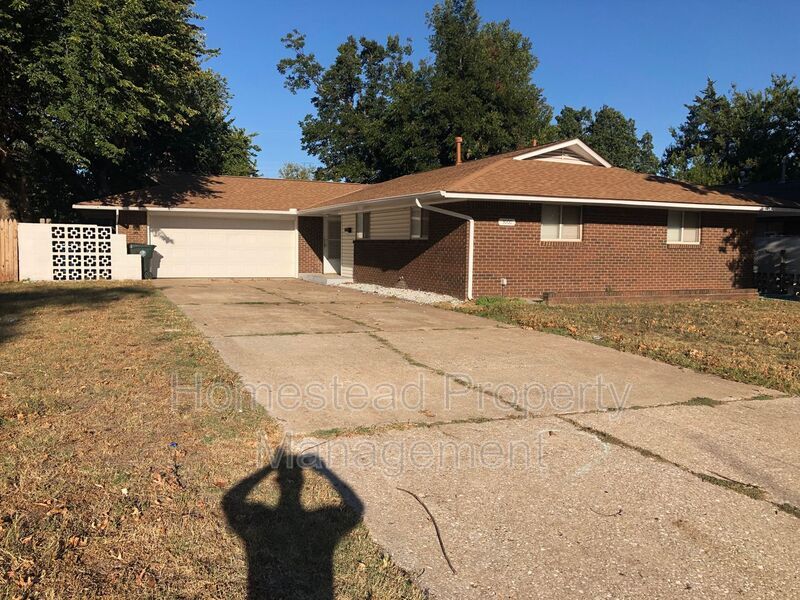 Primary Photo - 3000 N Viewpoint Dr