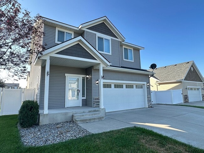 Building Photo - Fieldstone Home