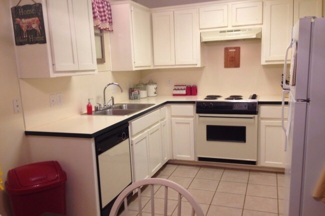 Foto del edificio - 219 Grover Ave