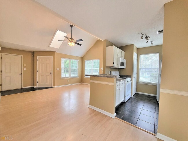 Building Photo - 512 N Fairfield Dr