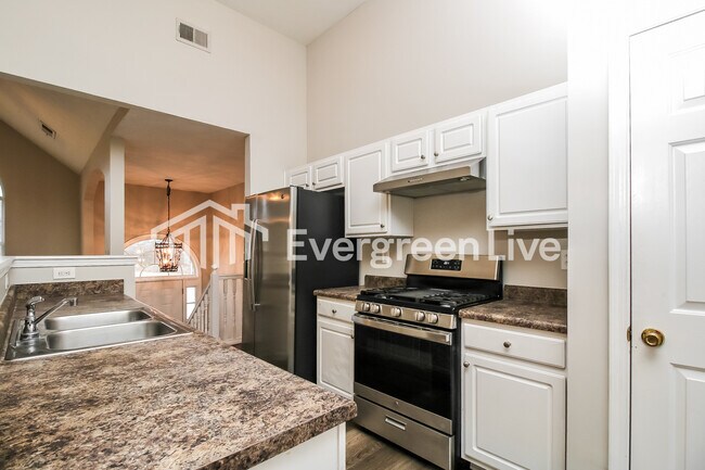 Building Photo - 270 Greenway Dr