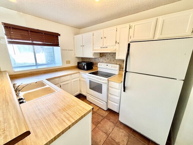 Foto del edificio - 17315 E Rice Cir