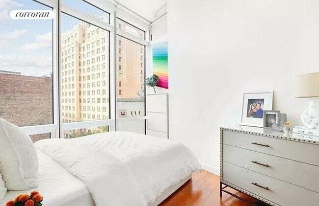 Foto del edificio - 306 W 48th St