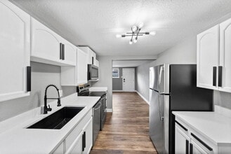 Building Photo - 1100 Rosemary St