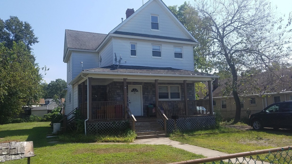 Building Photo - 60 Main St